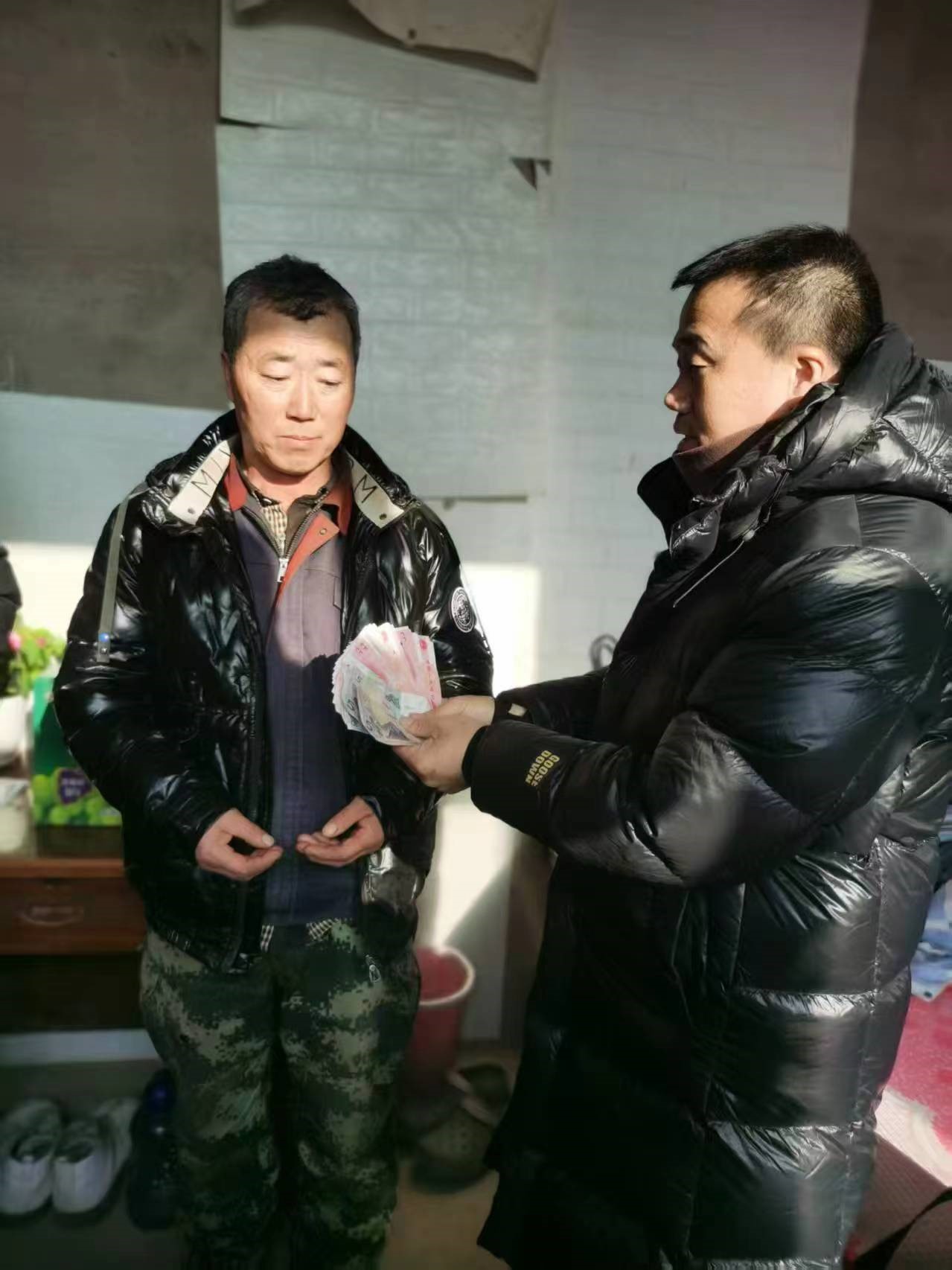 图为星星之火志愿者爱心团队帮扶困难残疾人家庭