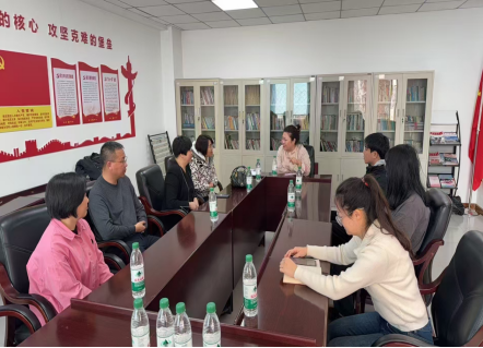 图为铁岭市残联与相关企业及就业残疾人沟通现场