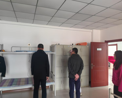  图为专项检查组进行检查现场